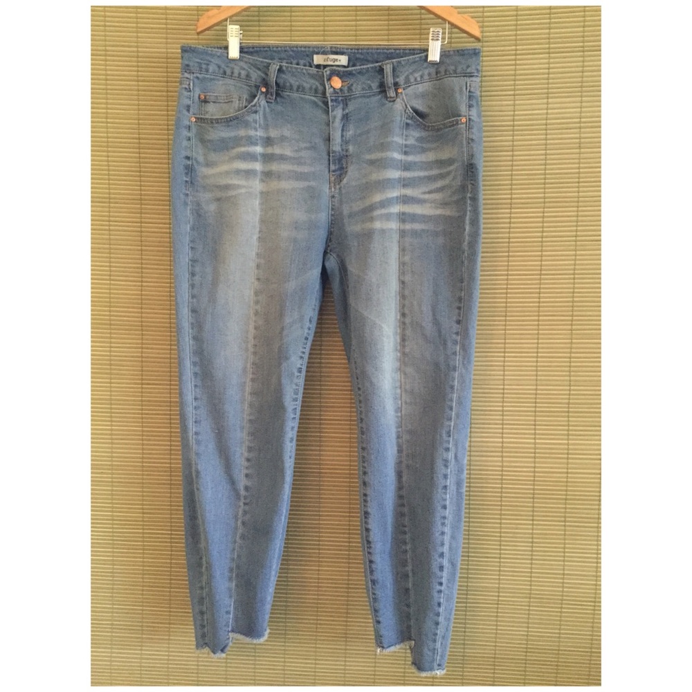 Refuge Frayed Hem Jeans